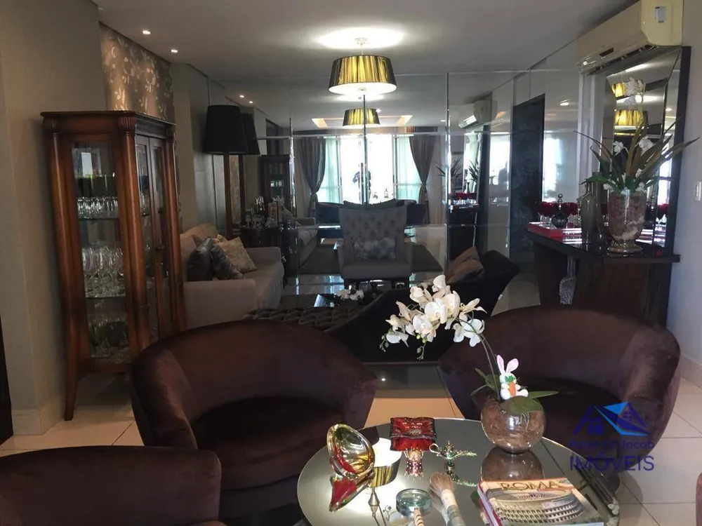 Apartamento, 3 quartos, 255 m² - Foto 1