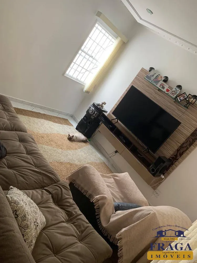 Casa, 3 quartos, 240 m² - Foto 2