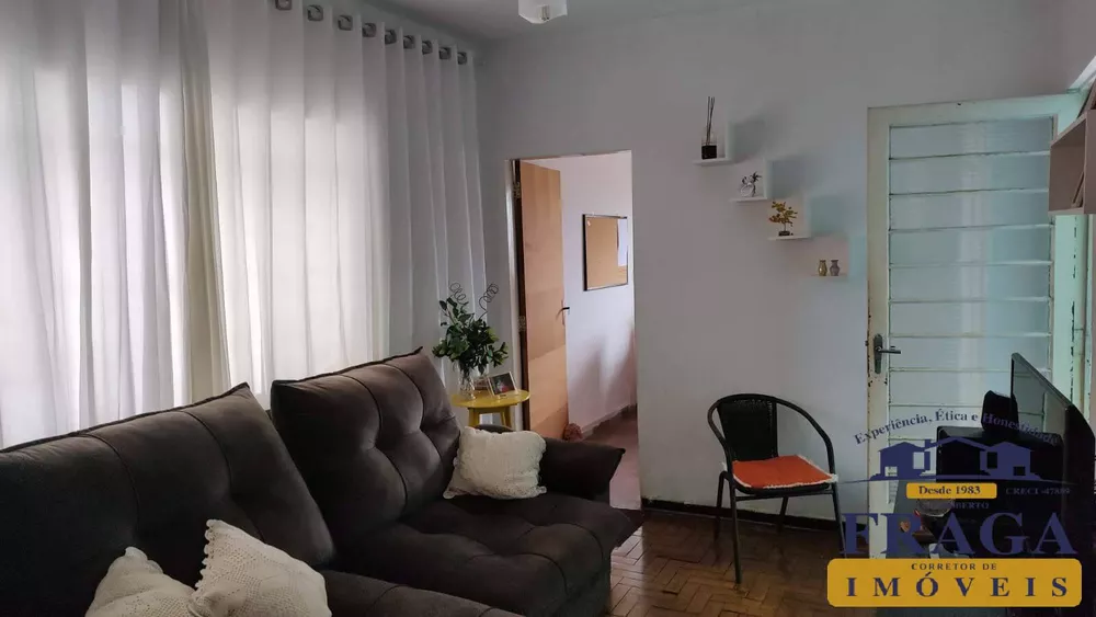 Casa à venda com 3 quartos, 200m² - Foto 1