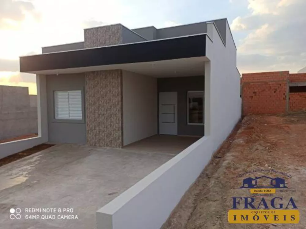 Casa à venda com 3 quartos, 103m² - Foto 1