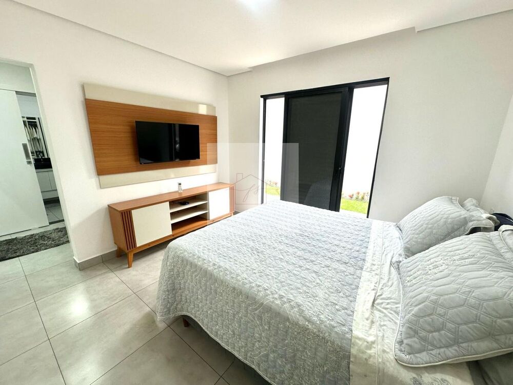 Casa à venda com 2 quartos, 275m² - Foto 2