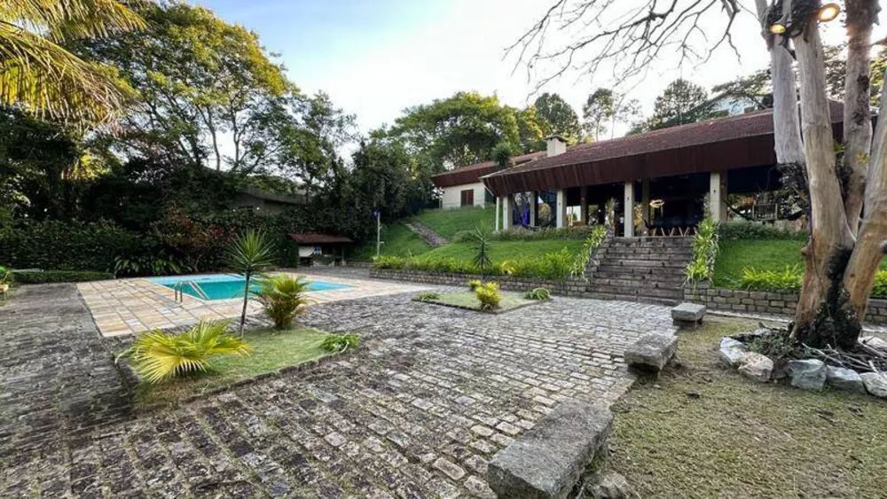 Casa à venda e aluguel com 4 quartos, 700m² - Foto 2