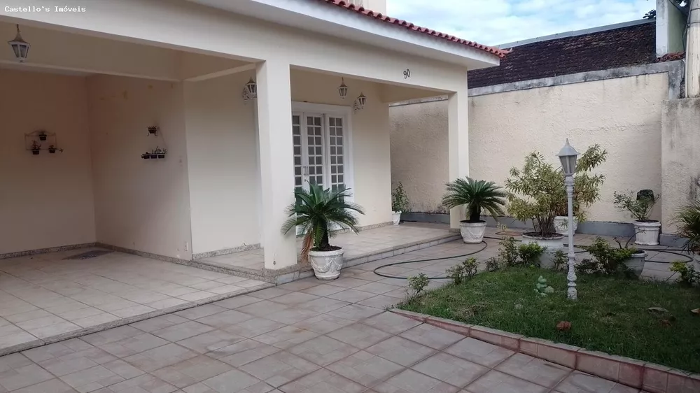 Casa à venda com 4 quartos, 220m² - Foto 3