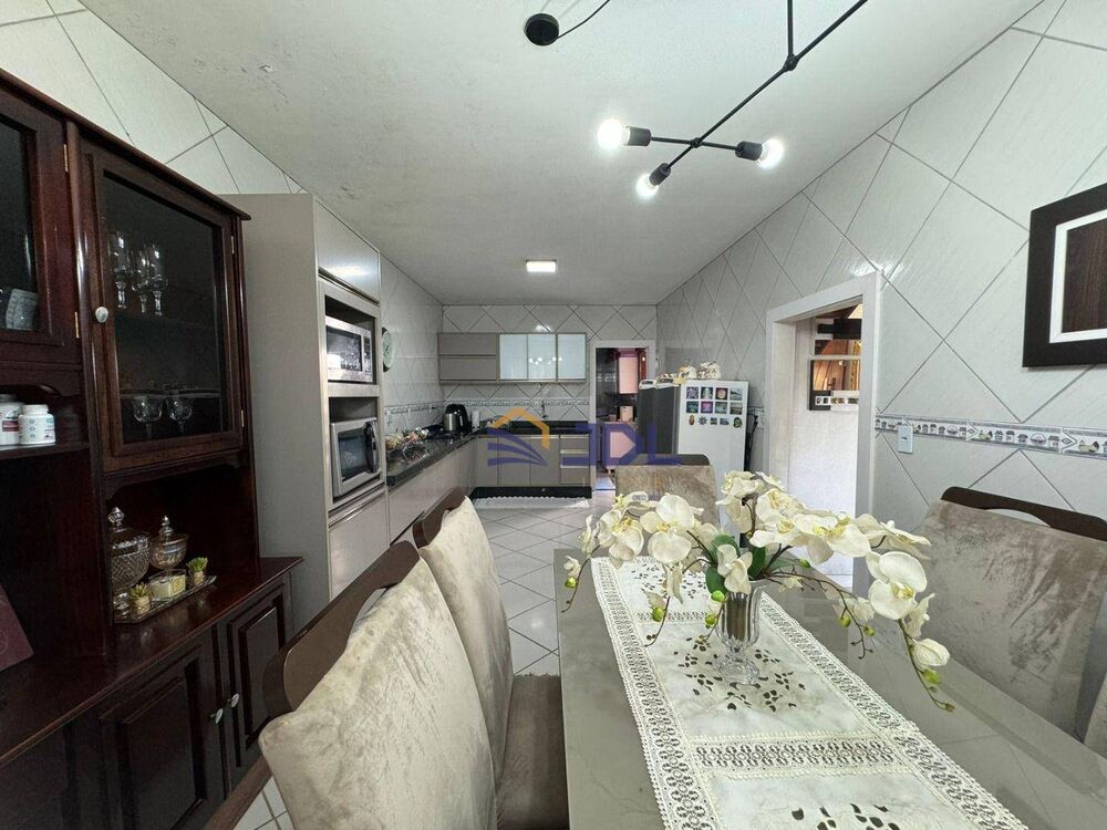 Casa, 4 quartos, 210 m² - Foto 3