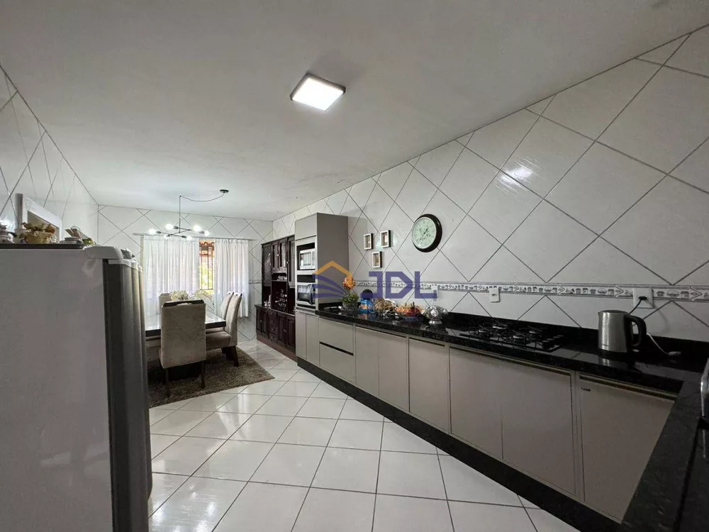 Casa, 4 quartos, 210 m² - Foto 1