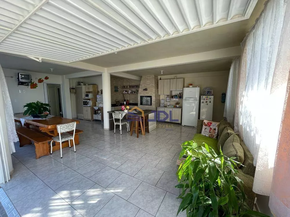 Casa, 5 quartos, 200 m² - Foto 1