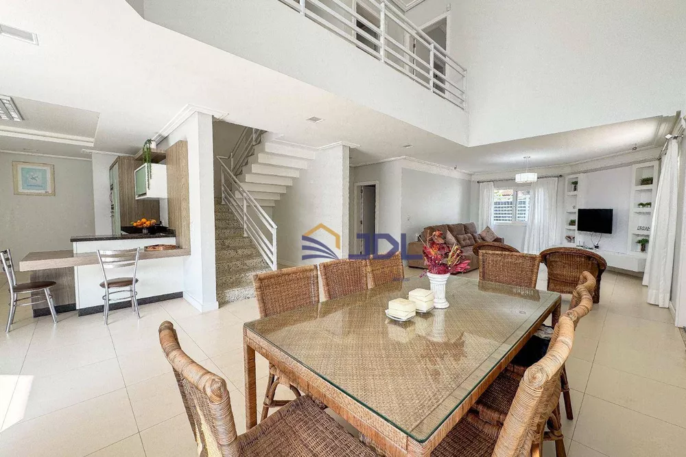 Casa, 3 quartos, 290 m² - Foto 4