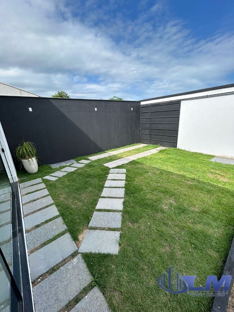 Casa à venda com 3 quartos, 52m² - Foto 1