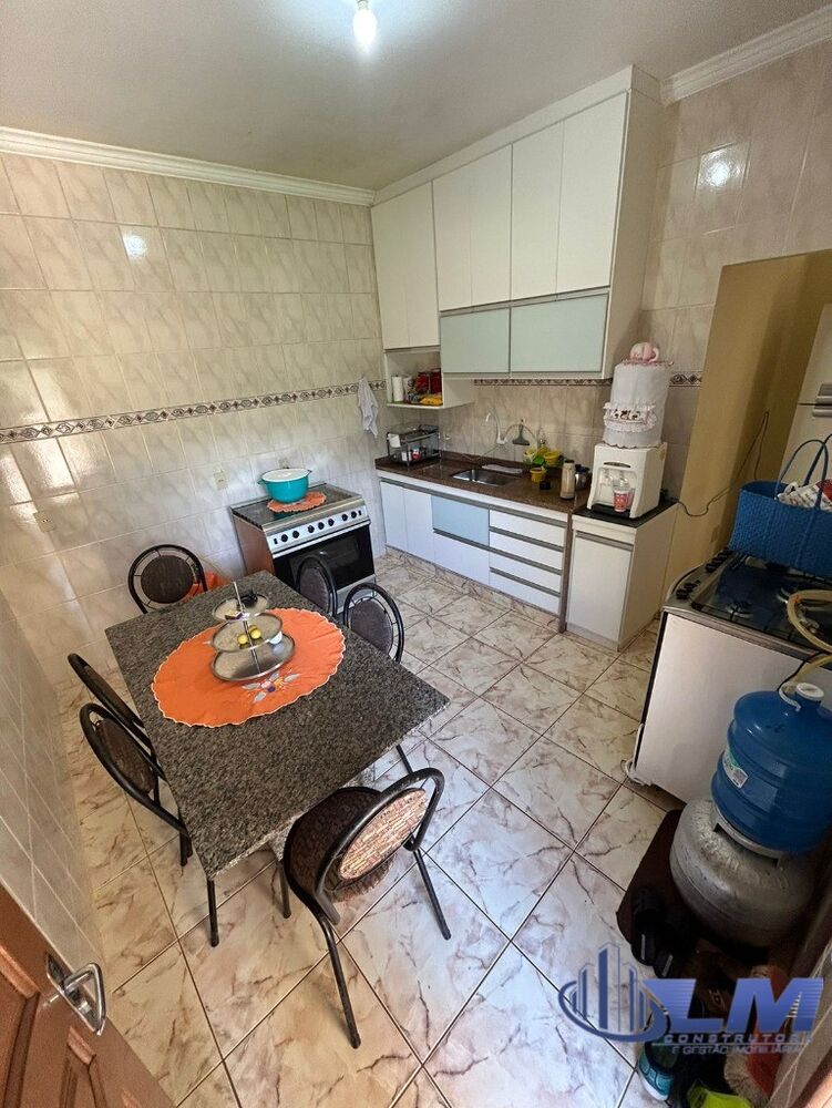 Casa à venda com 4 quartos, 260m² - Foto 4