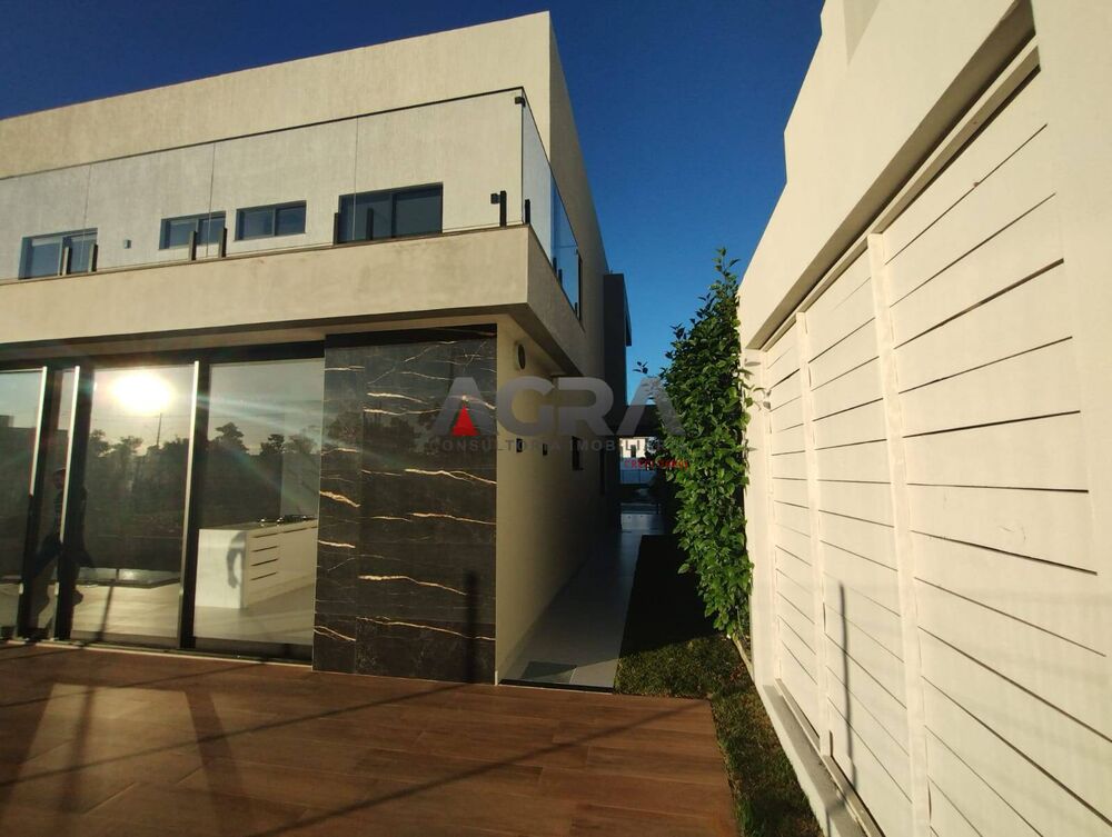 Casa de Condomínio à venda com 4 quartos, 240m² - Foto 4