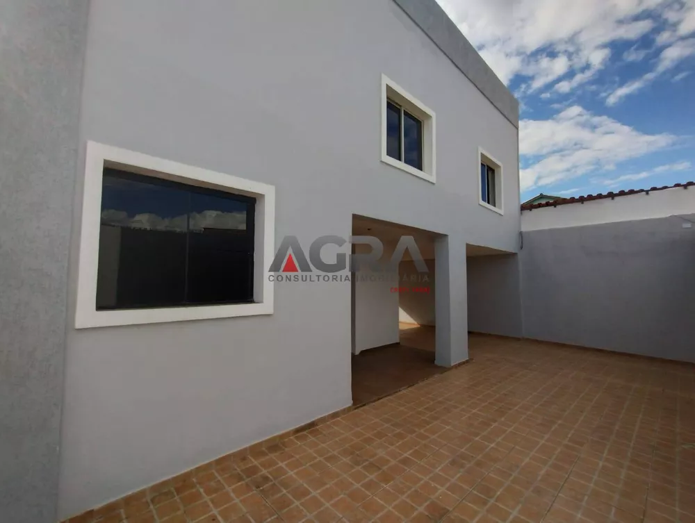 Casa à venda com 4 quartos, 200m² - Foto 4