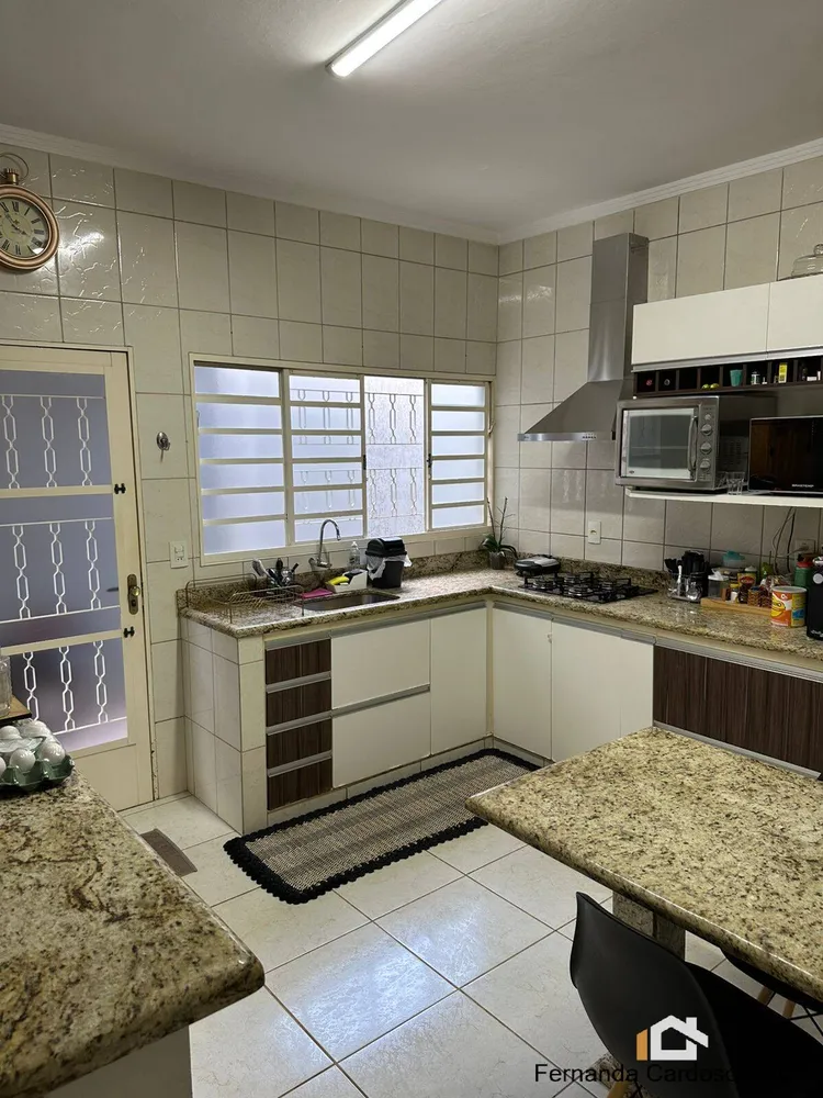 Casa, 3 quartos, 228 m² - Foto 2