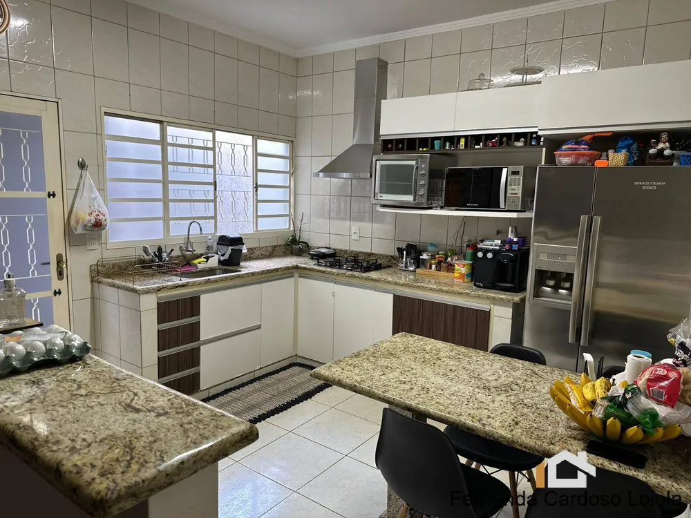 Casa, 3 quartos, 228 m² - Foto 1
