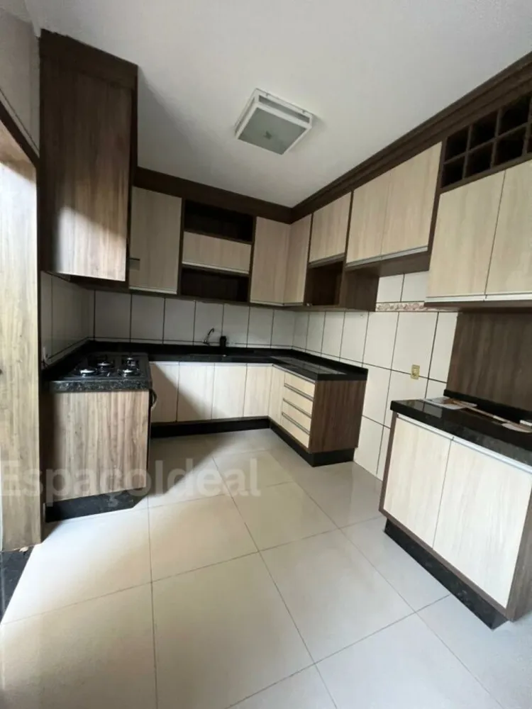 Casa, 3 quartos, 199 m² - Foto 2