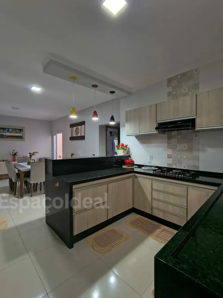 Casa, 3 quartos, 220 m² - Foto 1