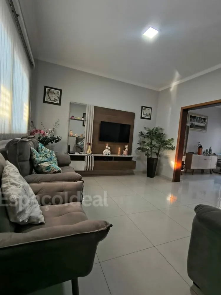 Casa, 3 quartos, 220 m² - Foto 2