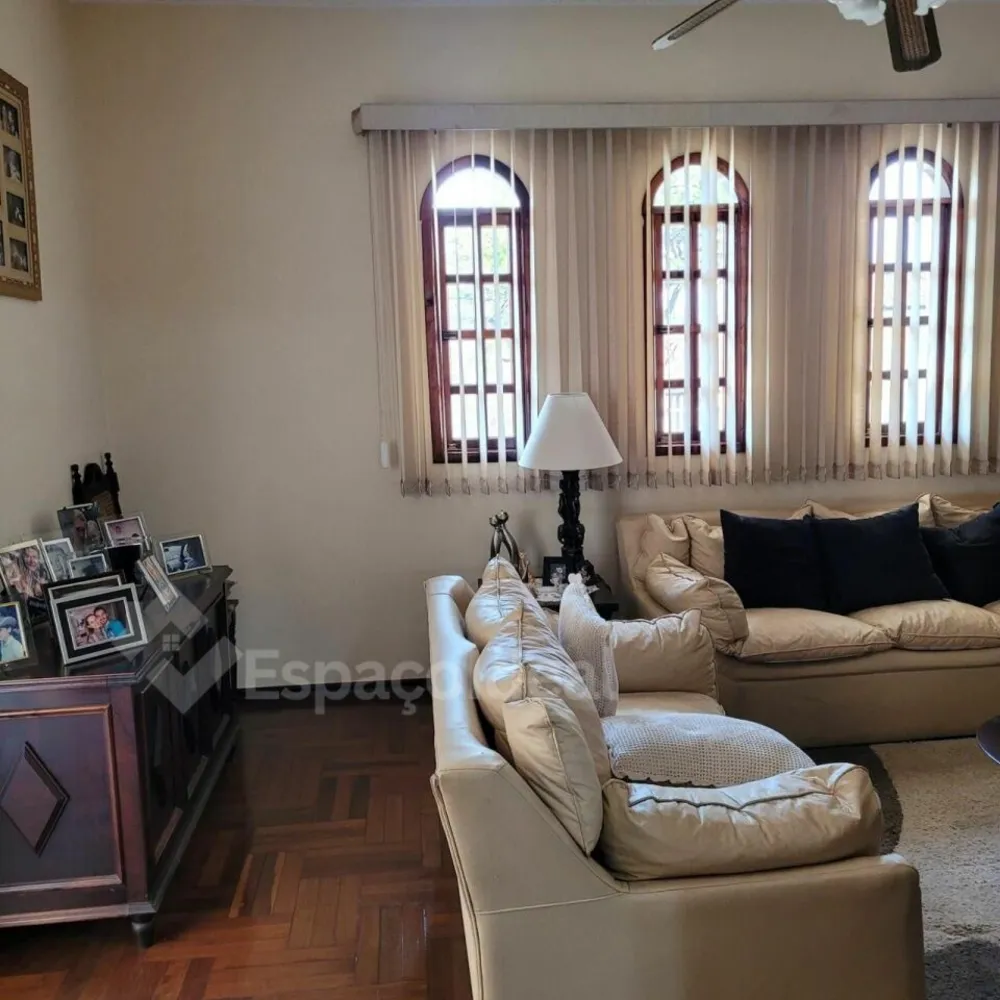 Casa, 3 quartos, 230 m² - Foto 1