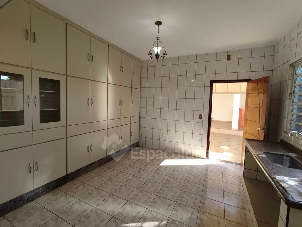 Casa, 3 quartos, 218 m² - Foto 3