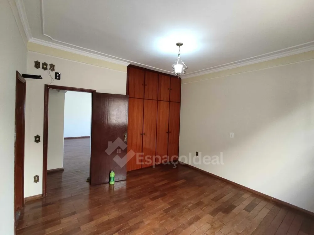 Casa, 3 quartos, 218 m² - Foto 1