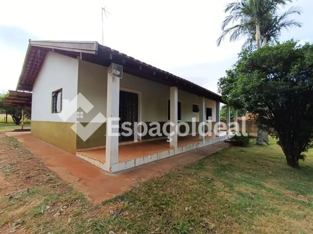 Chácara, 3 quartos, 2500 m² - Foto 1