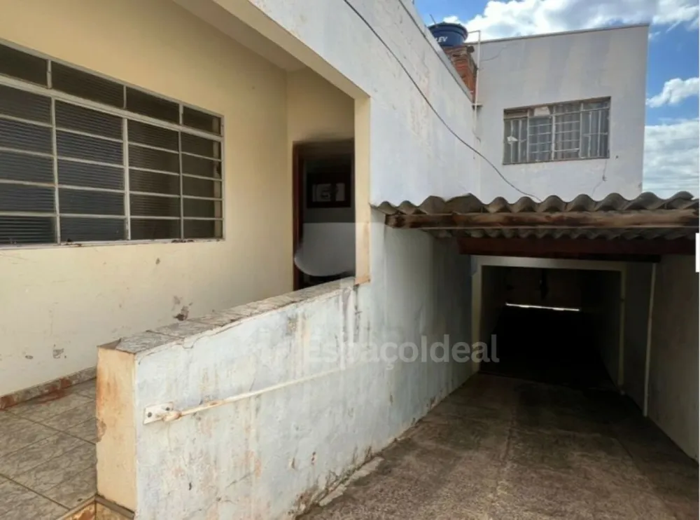 Casa, 5 quartos, 246 m² - Foto 1
