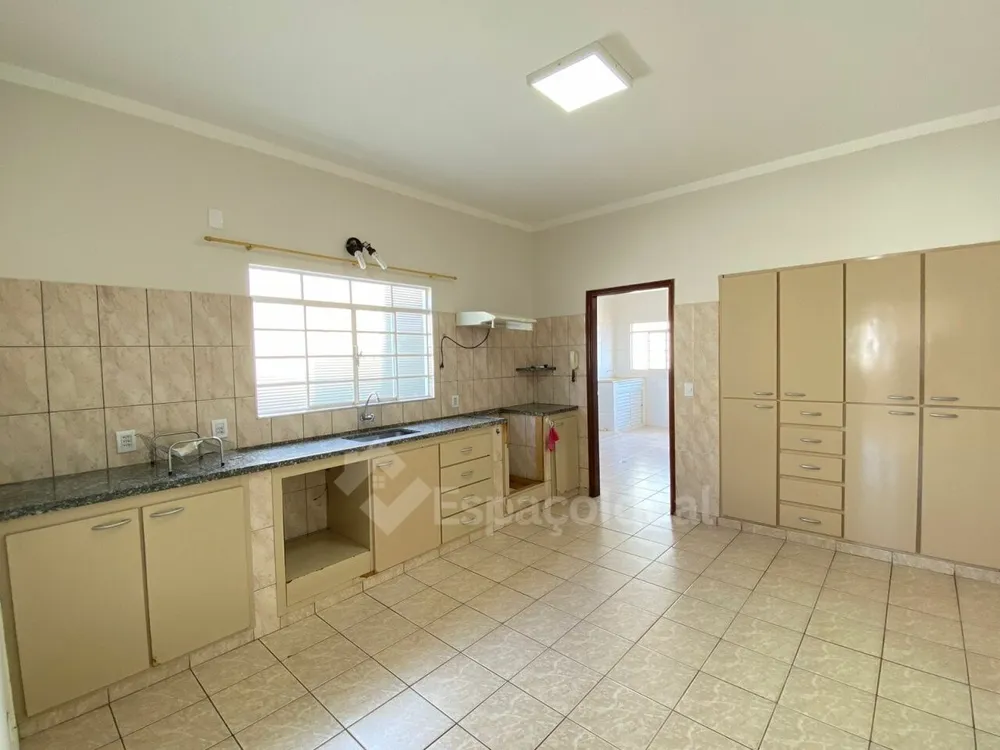 Casa, 3 quartos, 234 m² - Foto 2
