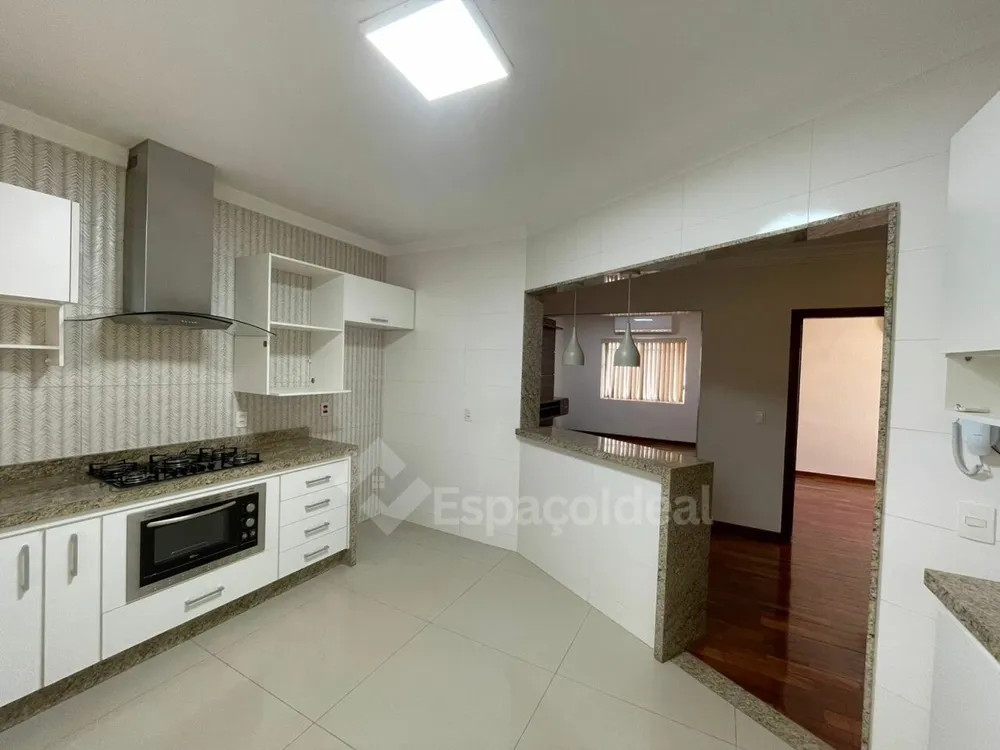 Casa, 3 quartos, 211 m² - Foto 2