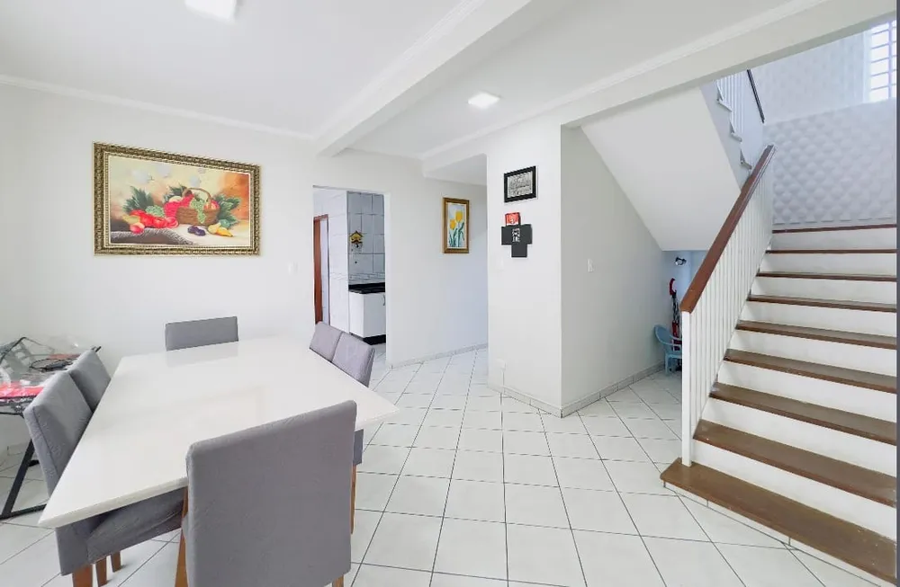 Casa, 4 quartos, 263 m² - Foto 2