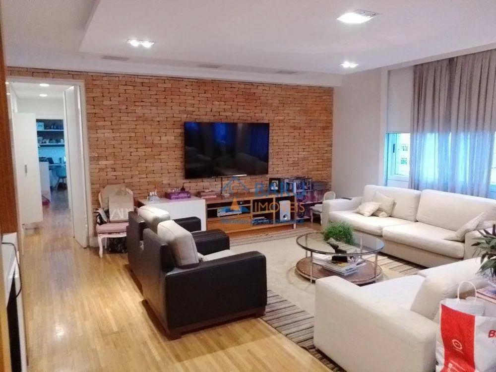 Apartamento, 3 quartos, 230 m² - Foto 1