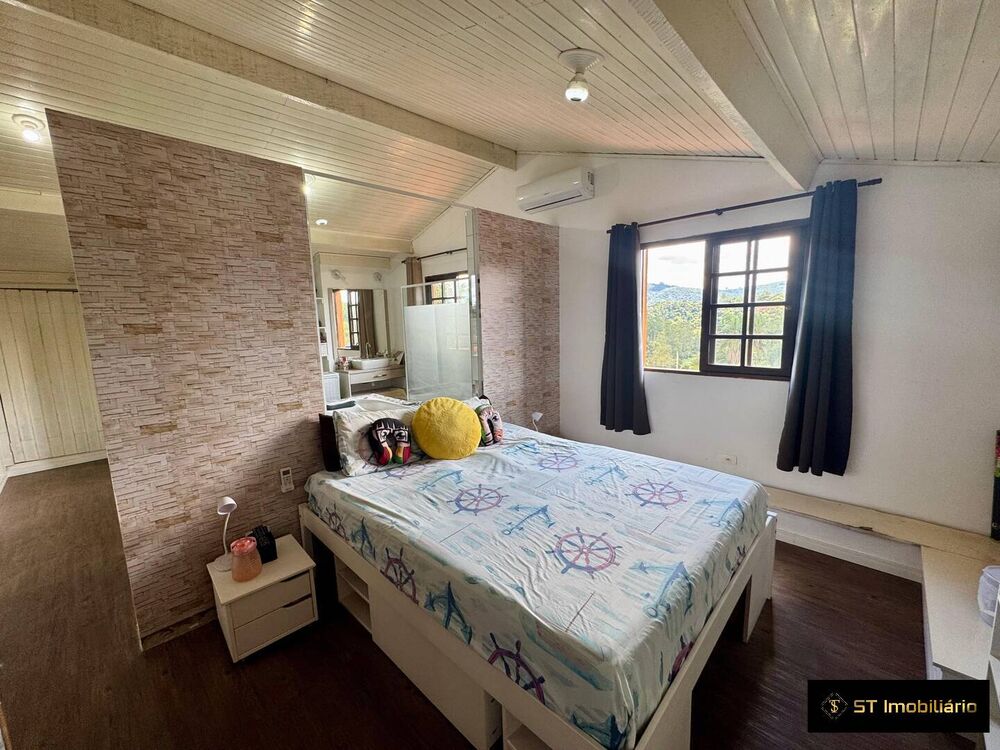 Casa à venda com 4 quartos, 1000m² - Foto 2