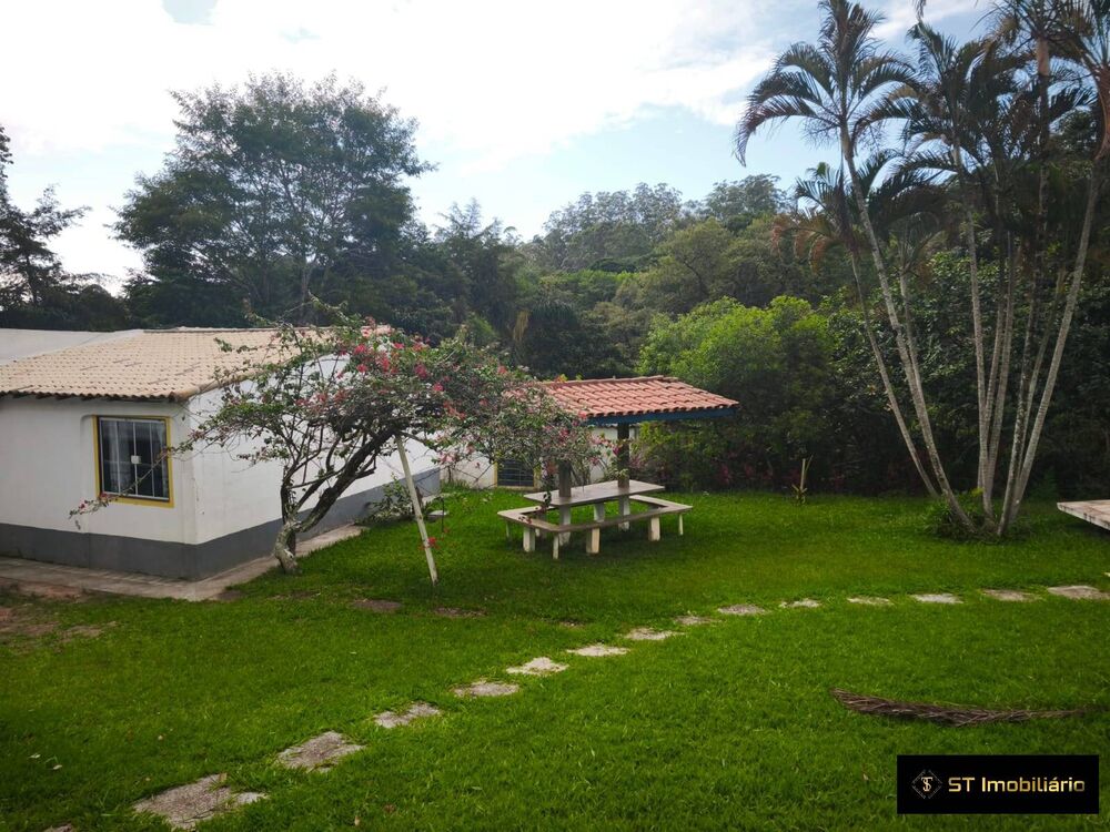 Chácara à venda com 3 quartos, 240m² - Foto 1