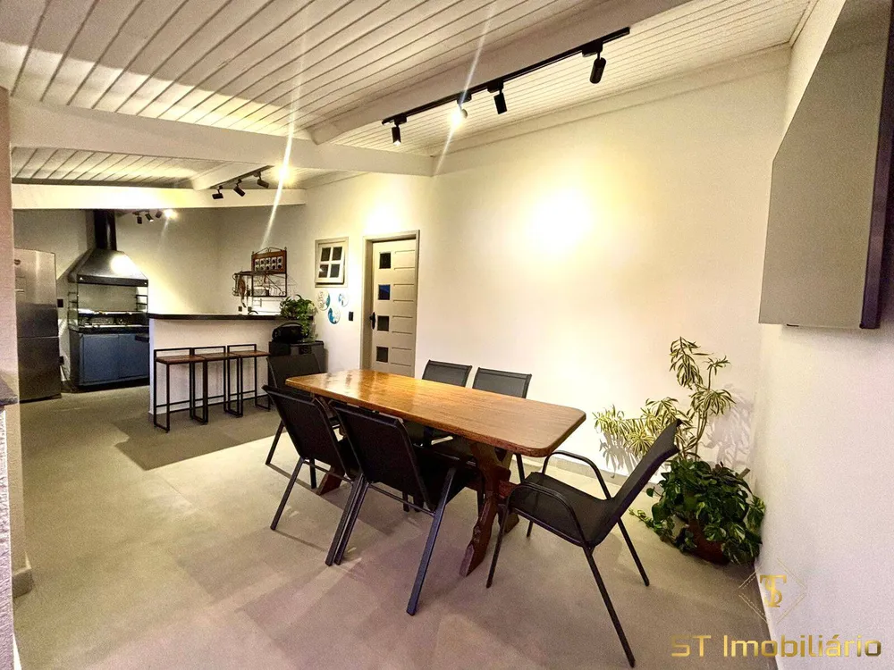 Casa, 5 quartos, 240 m² - Foto 1