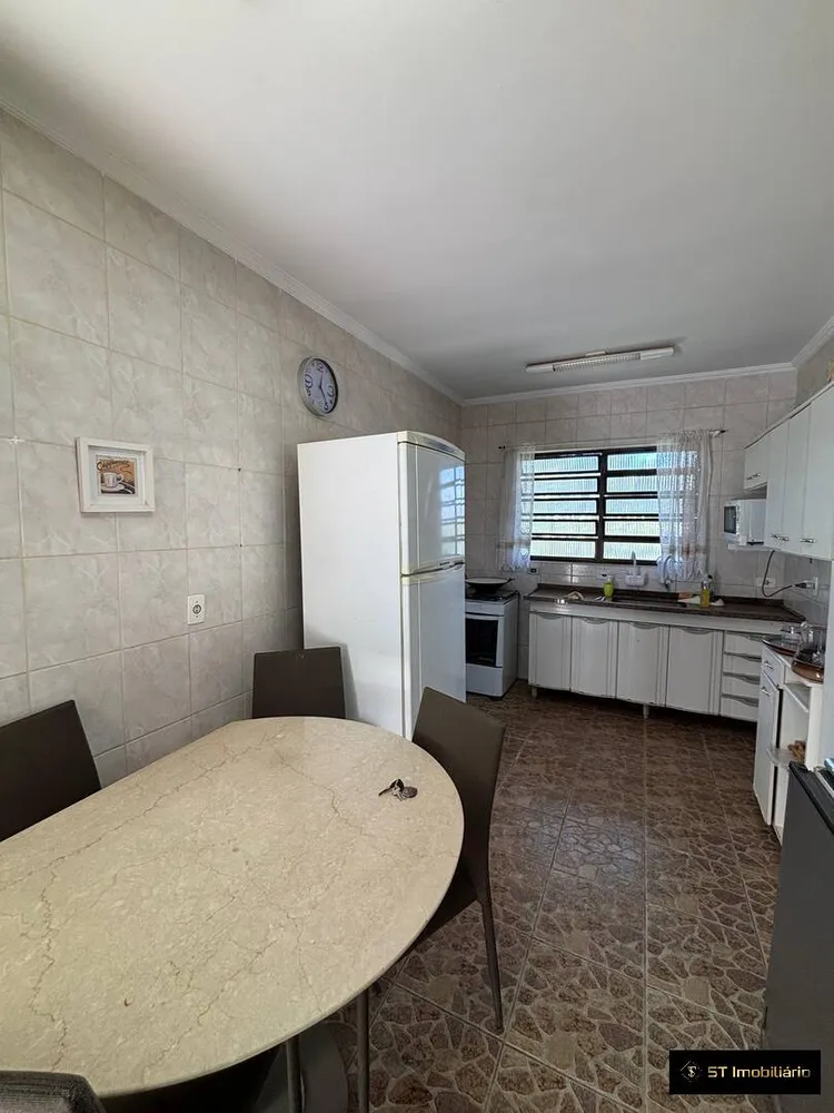 Chácara, 3 quartos, 1210 m² - Foto 1