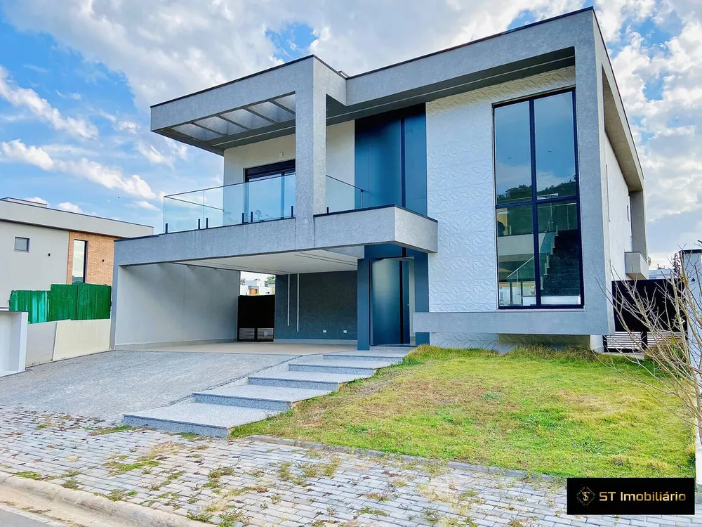 Casa à venda com 3 quartos, 300m² - Foto 1