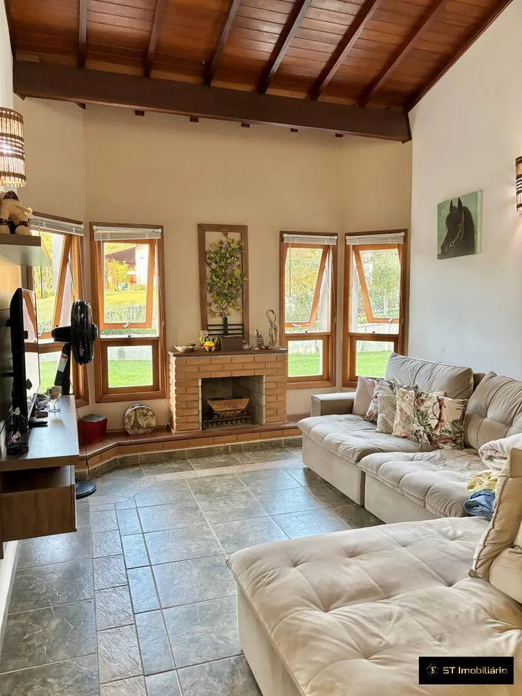 Chácara, 4 quartos, 1330 m² - Foto 1