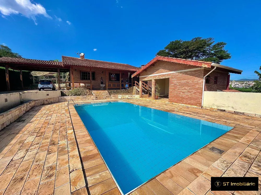 Fazenda à venda com 4 quartos, 325m² - Foto 1