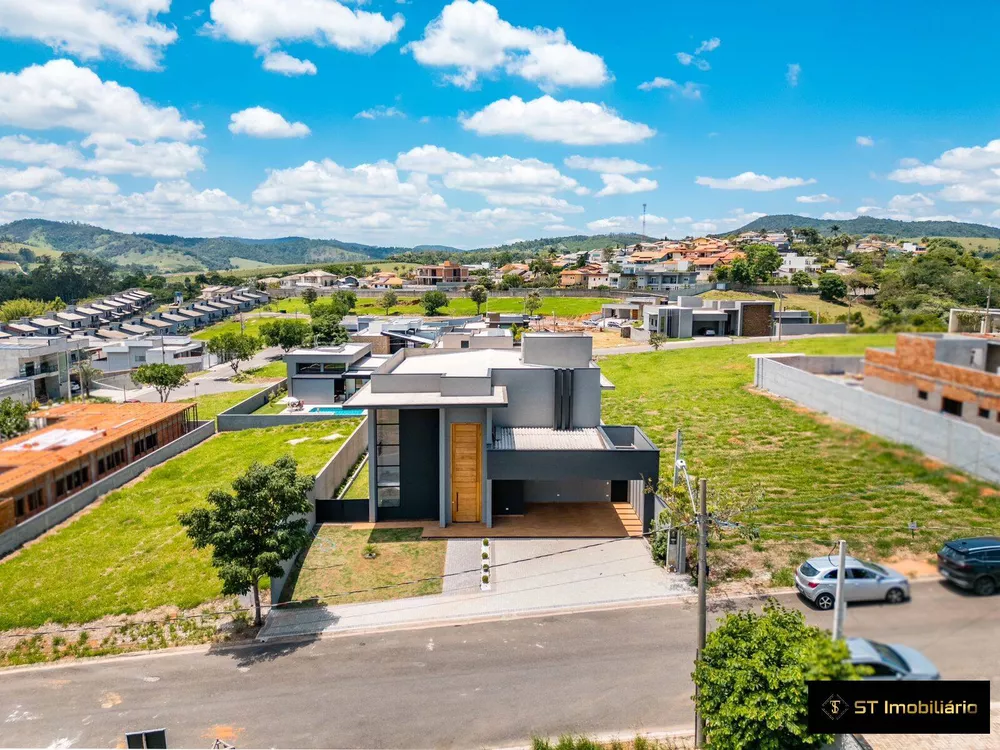 Casa à venda com 4 quartos, 330m² - Foto 1