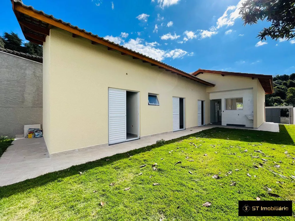 Casa à venda com 4 quartos, 297m² - Foto 2