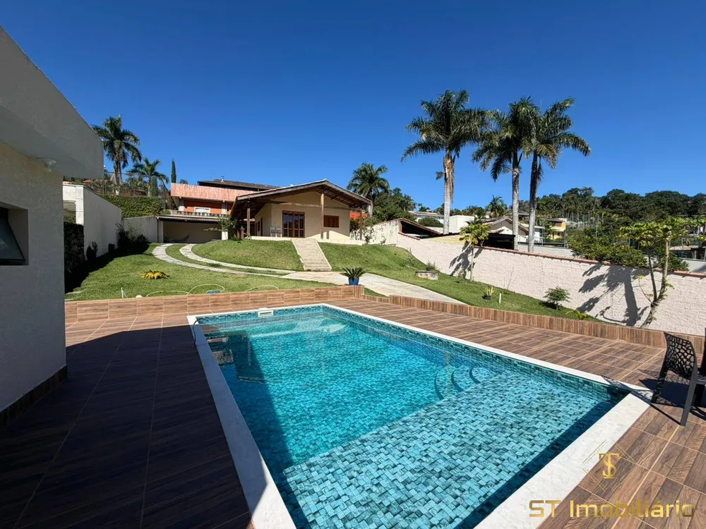 Chácara, 4 quartos, 950 m² - Foto 1