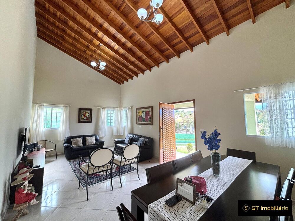 Chácara, 3 quartos, 1856 m² - Foto 1