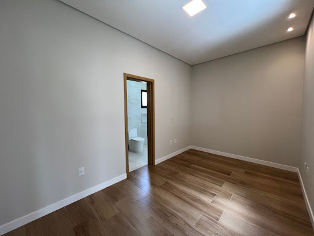 Casa de Condomínio à venda com 3 quartos, 207m² - Foto 2
