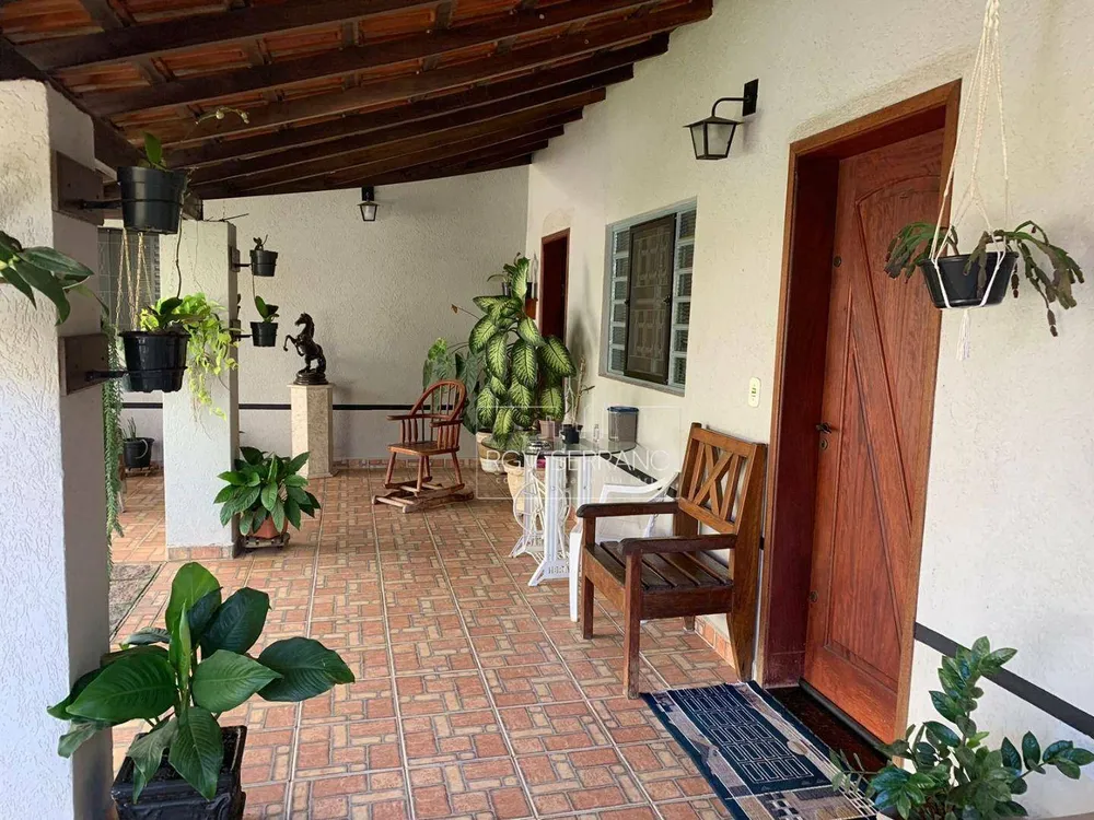 Chácara, 2 quartos, 1049 m² - Foto 4