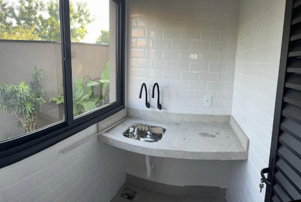 Casa de Condomínio à venda com 4 quartos, 245m² - Foto 2
