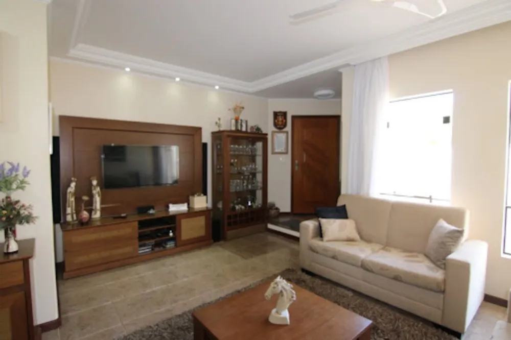 Casa, 4 quartos, 229 m² - Foto 1
