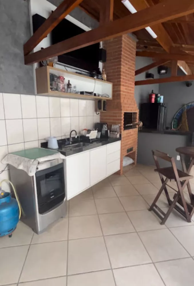 Casa à venda com 3 quartos, 120m² - Foto 1