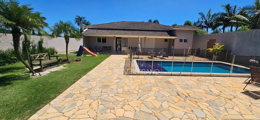 Chácara, 3 quartos, 850 m² - Foto 1