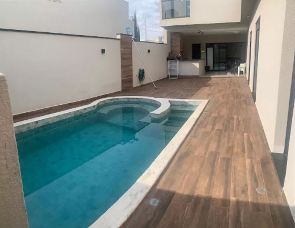 Casa de Condomínio à venda com 3 quartos, 250m² - Foto 1