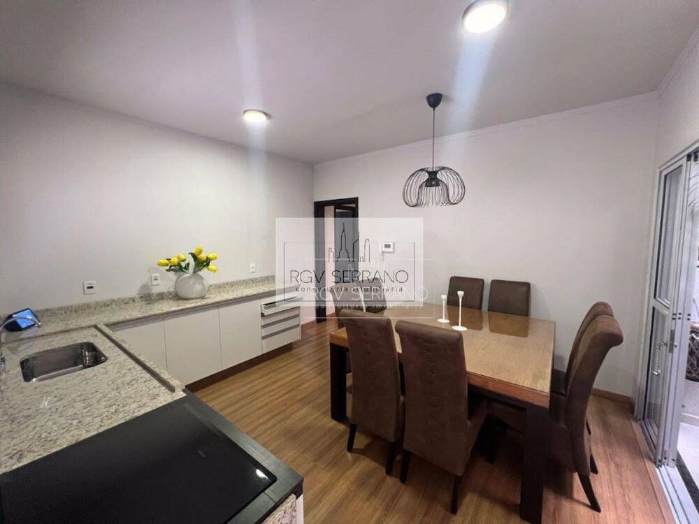Casa à venda e aluguel com 5 quartos, 300m² - Foto 1