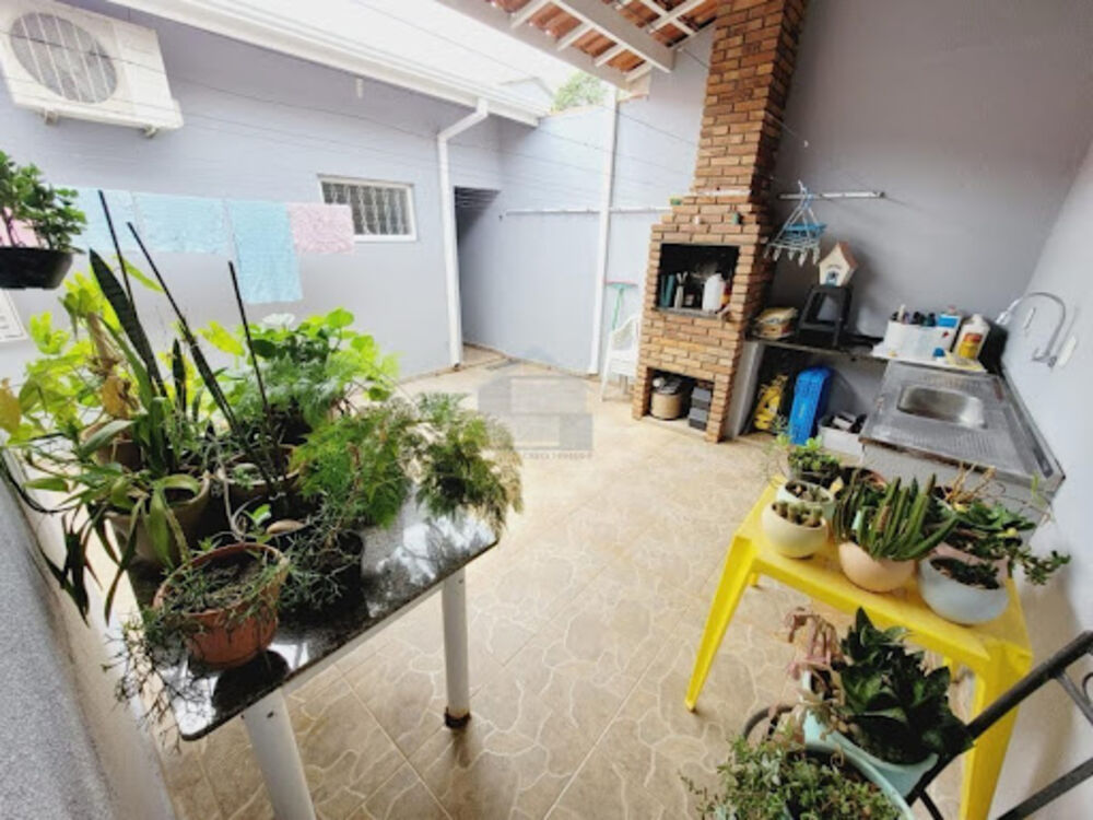 Casa à venda e aluguel com 4 quartos, 197m² - Foto 3