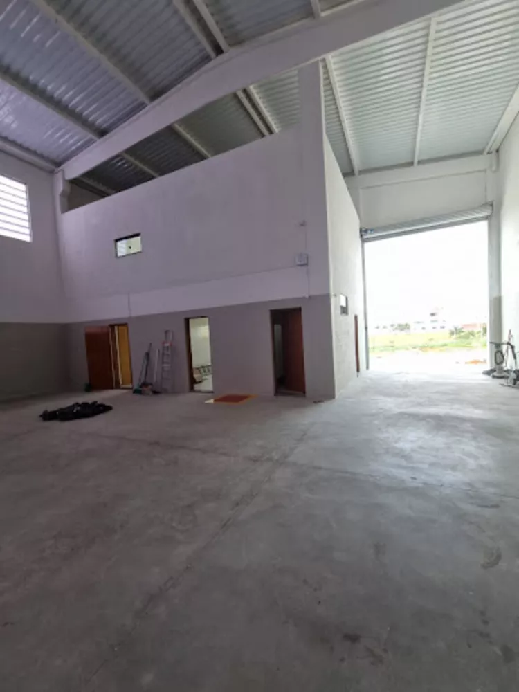 Depósito-Galpão-Armazém para alugar, 690m² - Foto 1